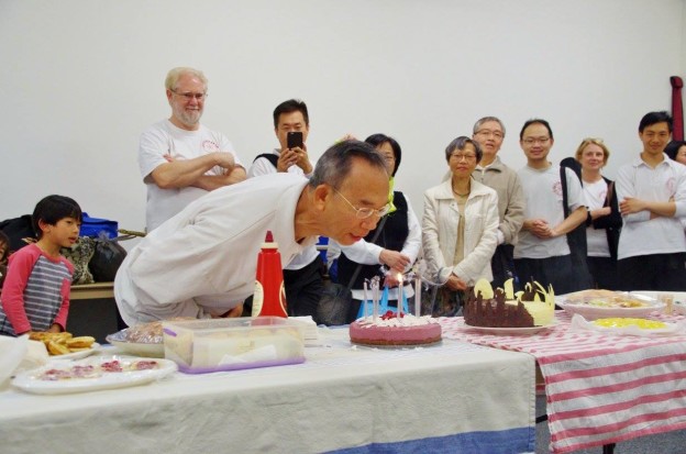 sifu_blowing_candles